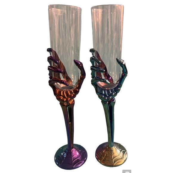 -Lot Of 2 Iridescent Skeleton Hand Resin Champagne Flutes - Picture 4 of 5